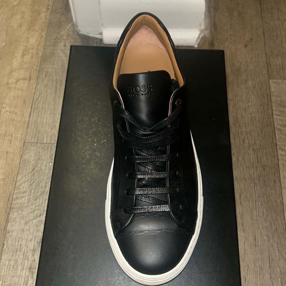 Hugo boss mirage sneakers size 8 worn once